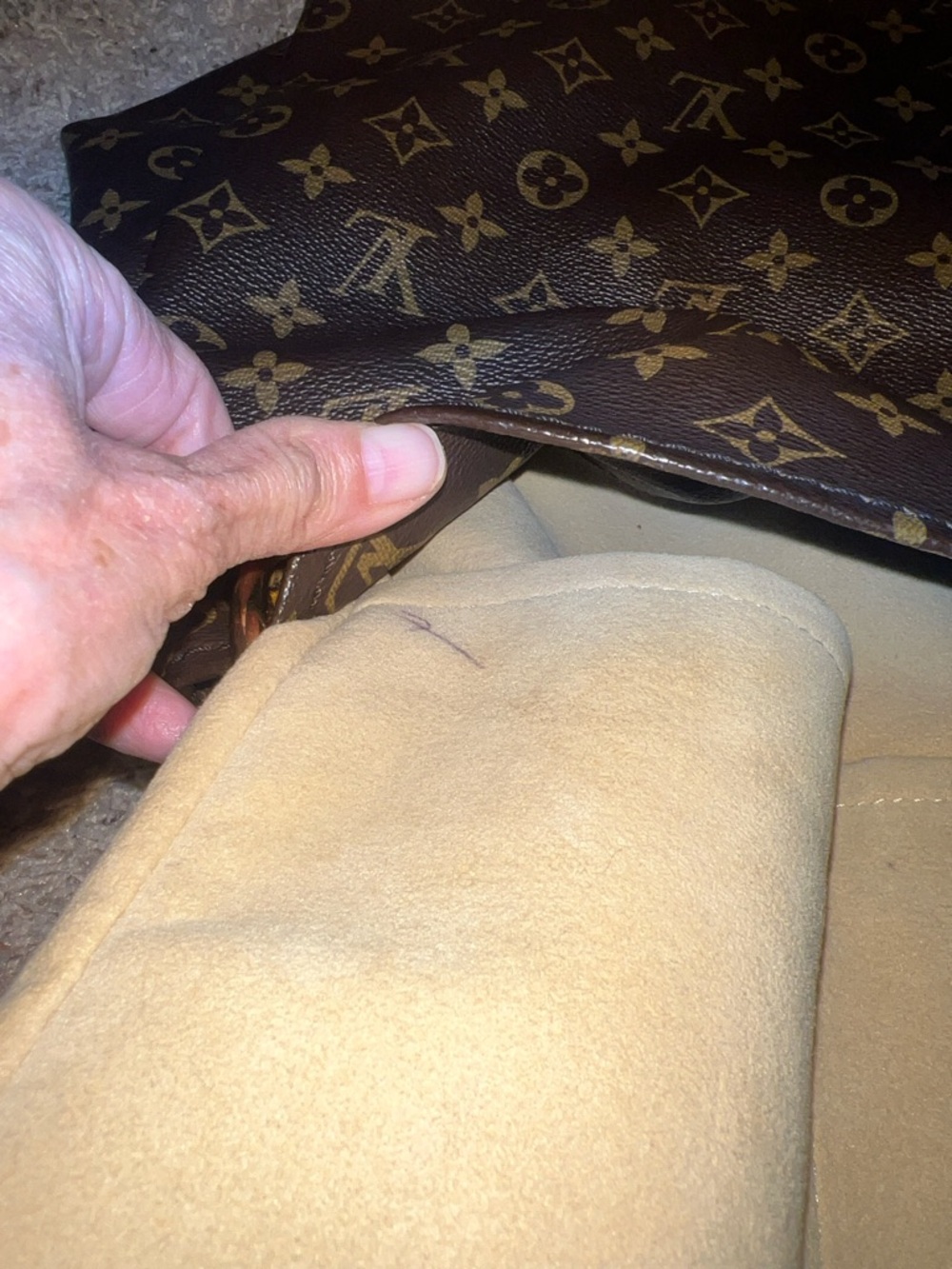 EUC Louis Vuitton Artsy - Picture 16 of 16
